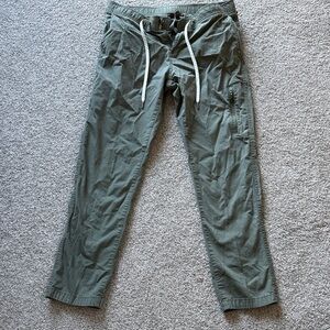 Vuori Olive Drawstring Slim Joggers in Military Green
